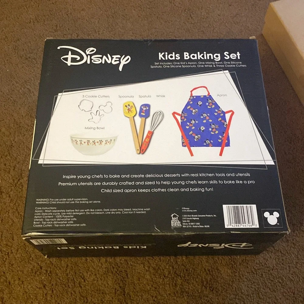 NWT- Disney Kids Baking Set - Picture 5 of 6